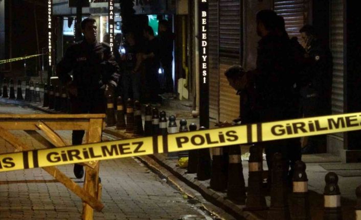 Elinde pompalı tüfekle sokak ortasında ateş açtı