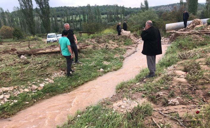 Emet’te aşırı yağış sele neden oldu