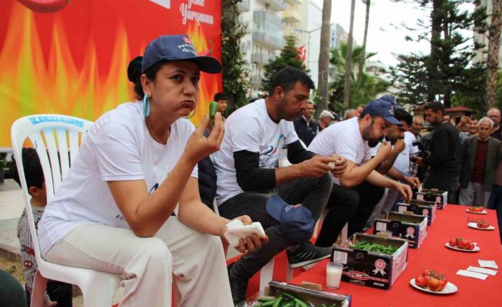 En acı yarışma: 3 dakikada 260 gram acı biberi yedi, 5 bin TL kazandı