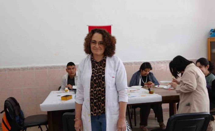 Engelli bireyler bu merkezde hem sosyalleşiyor hem de becerilerini geliştiriyor