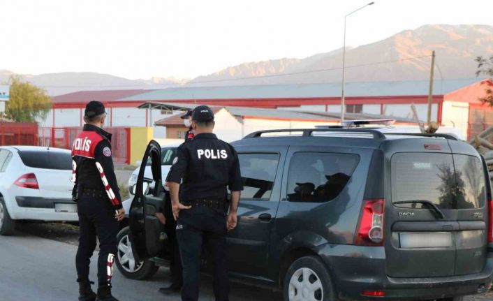 Erzincan’da nisan ayında 60 aranan şahıs ile 50 kaçak göçmen yakalandı