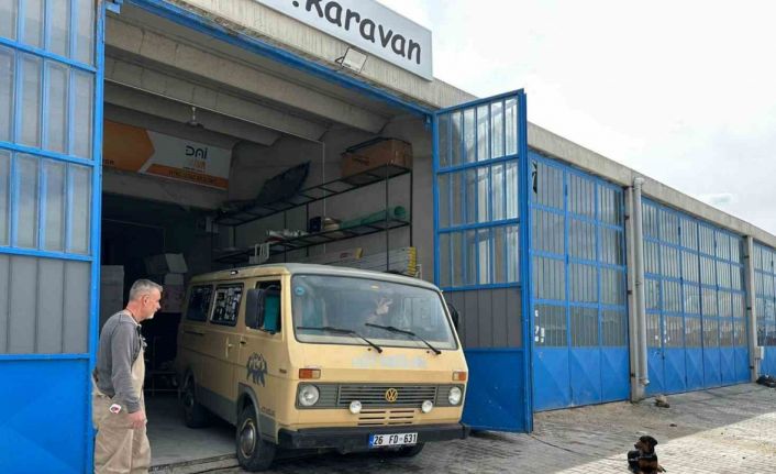 Eskişehir dışına çıkmayan 38 yaşındaki minibüs karavana dönüştü hedefi ülke turu