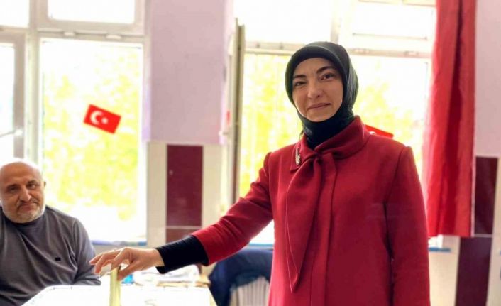 Esra Özbek Balcı: "Seçimler Kütahya ve Türkiye’ye hayırlı ve uğurlu olsun"