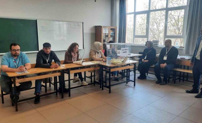 Fatih’teki bu sandıkta oy veren sayısı sandık görevlilerinin sayısından az