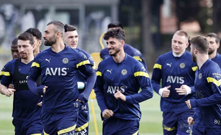 Fenerbahçe, Antalyaspor maçı öncesi kampa girdi
