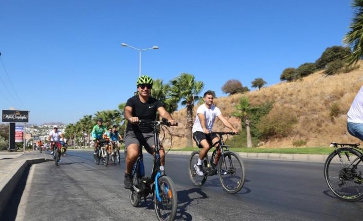 Fethiye’de trafik ve ekonomik sorun yaşamak istemeyen turistler bu sistemi kullanıyor