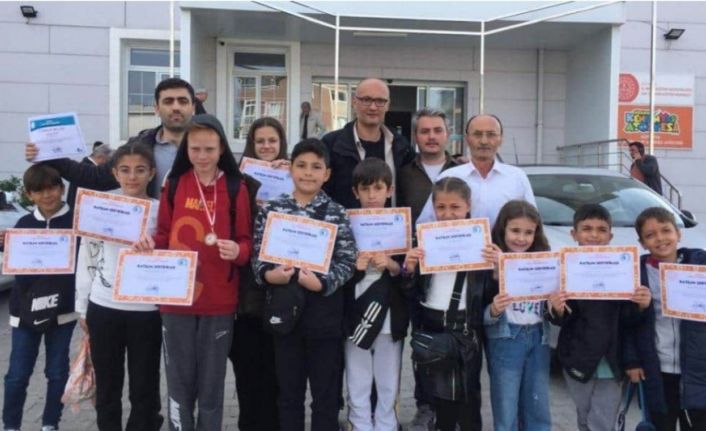 Gazi Emet İlk ve Ortaokulu Zeka Oyunları il turnuvasında dereceye girdi