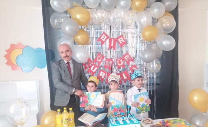 Gediz’de minik öğrencilerin kur’ânı kerime geçme sevinci