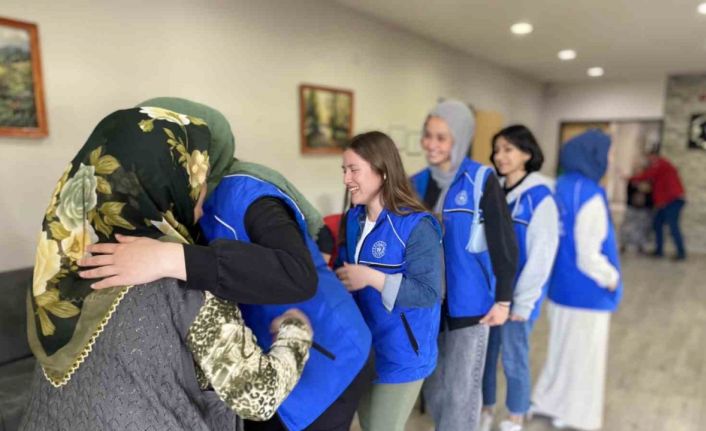 Gençler dünün gençlerini unutmadı