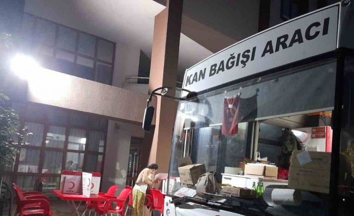 Gençler kan bağışında bulundu