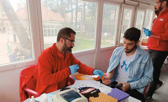 Gençlik Merkezi öğrencileri ve vatandaşlar kan bağışına yoğun ilgi gösterdi