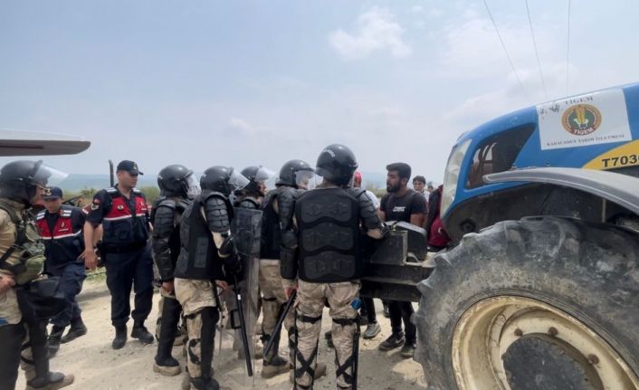 Göl arazisini işgal edip yıkım ve tarlalardan ürün sökümünü engellemek istediler