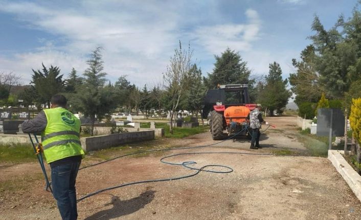 Gölbaşı’nda ilaçlama çalışmaları devam ediyor