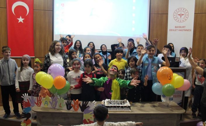 Hastane çalışanları el hijyenine eğlence ile dikkat çektiler