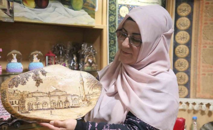 Hobi olarak başladı, ahşap dağlama sanatıyla yaptığı eserler ilgi odağı oldu