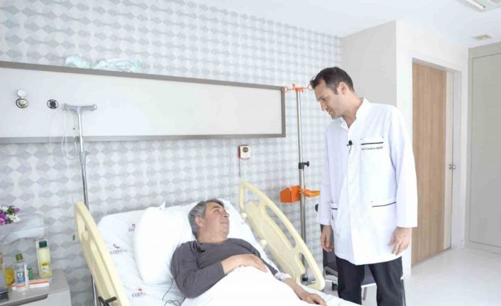 İdrarında kanama ve ağrı olan hastanın idrar kanalında 3 cm’lik tümör çıktı