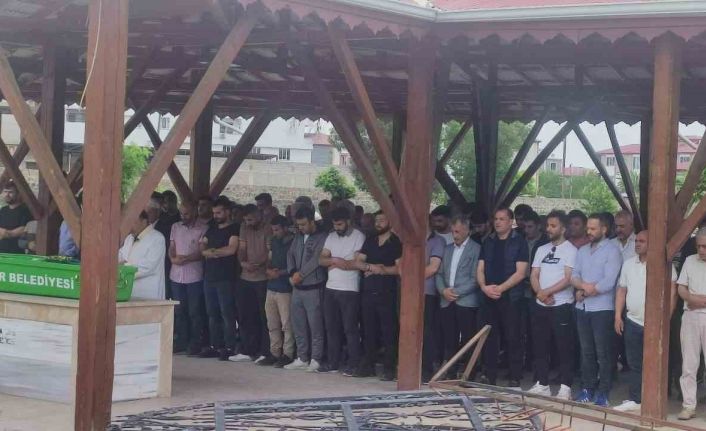 Iğdır’daki kazada ölen nine ve torun yan yana toprağa verildi