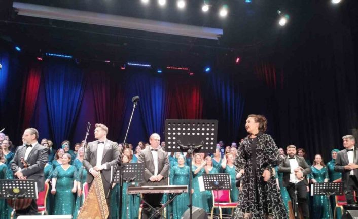 İl Milli Eğitim Müdürlüğü Öğretmenler Korosundan Türk müziği ziyafeti