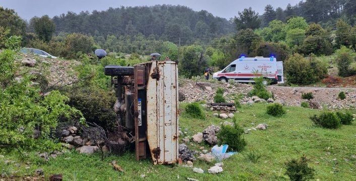 Isparta’da kamyonet şarampole yuvarlandı: 1 ölü, 1 yaralı