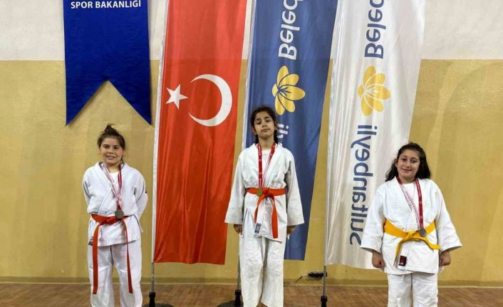 İstanbul Süper Minikler İl Şampiyonası’nda Büyükçekmece’yi temsil eden sporcular 1 altın 1 bronz madalya kazandı
