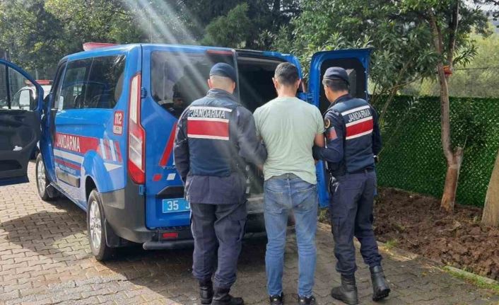 İzmir’in ilçelerinde operasyon: 13 tutuklama