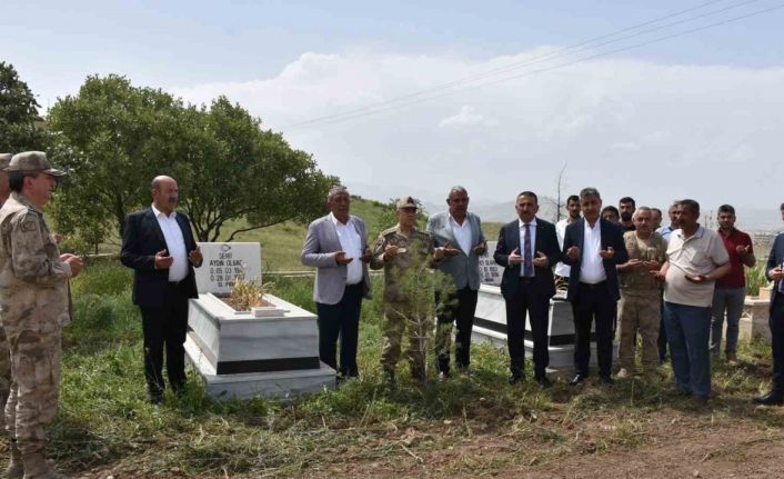 Jandarma Genel Komutanı Orgeneral Arif Çetin, Siirt’te şehitlik ziyaretinde bulundu