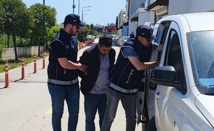 Kaçak göçmen taşıyan iki kişi yakalandı