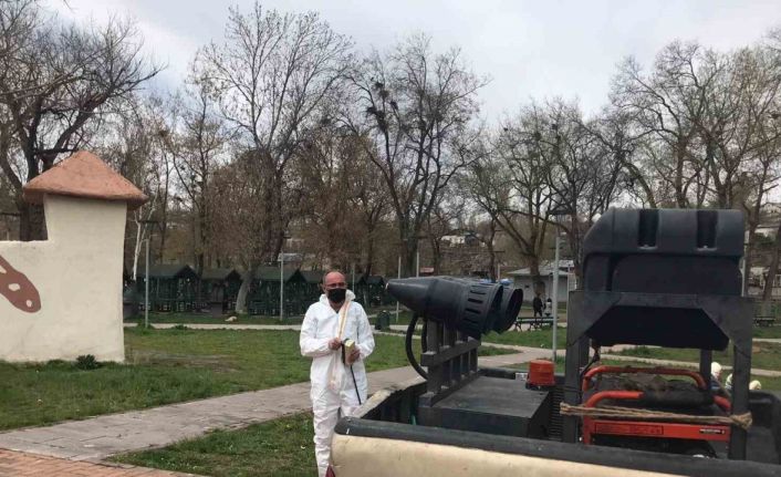 Kars Belediyesi ilaçlama çalışması yapıyor