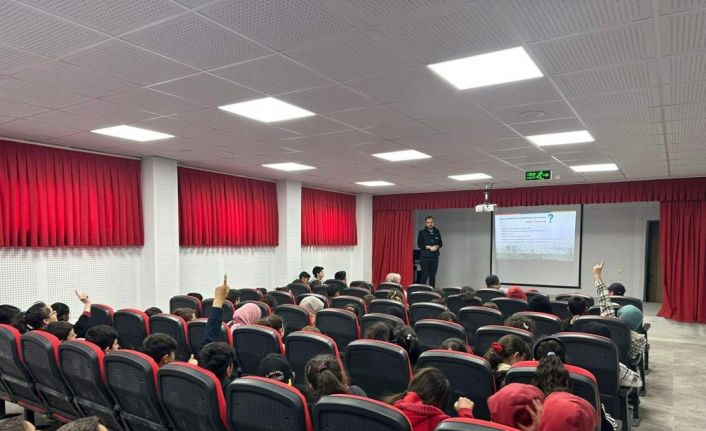 Kars’ta öğrencilere siber suçlar anlatıldı