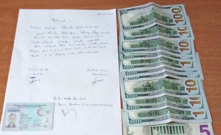 Kaybettiği cüzdanı büyükşehir personelinin dikkatiyle buldu