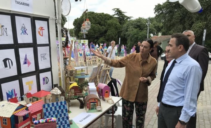 Kaymakam İlyas Memiş görsel sanatlar, teknoloji ve tasarım sergisine katıldı