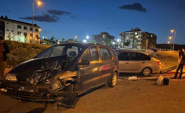 Kayseri’de iki otomobil çarpıştı: 7 yaralı