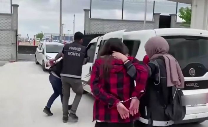 Kendilerine sevgili süsü veren uyuşturucu satıcıları polisten kaçamadı