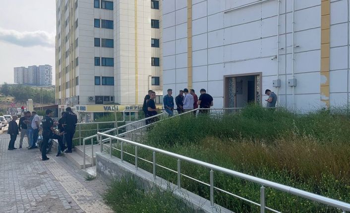 Kilis’te müteahhit 6 yerinden bıçaklanarak öldürüldü