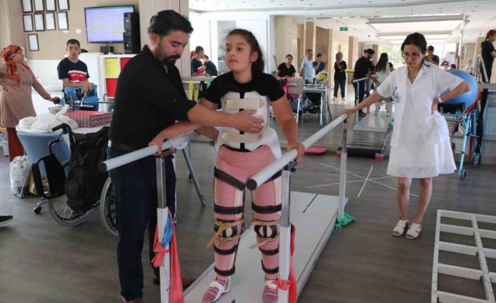 Kızı gibi özel çocuklar için yaptığı yeni şarkısını Cumhurbaşkanı Erdoğan’a armağan etti