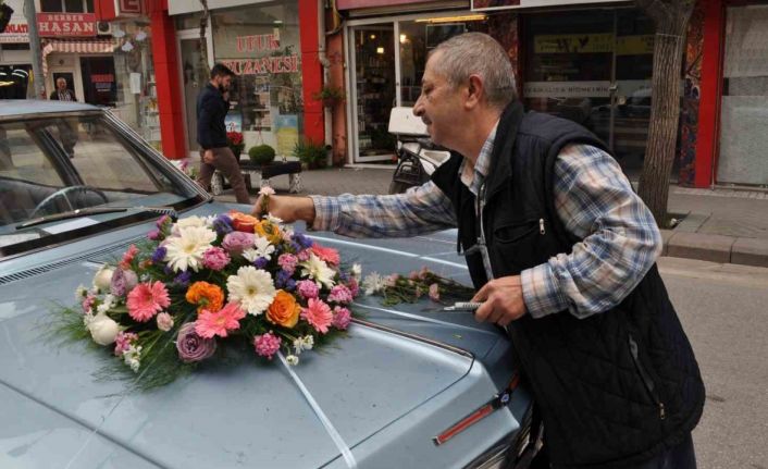 Klasik araçlar da düğünlere gelin gibi süsleniyor