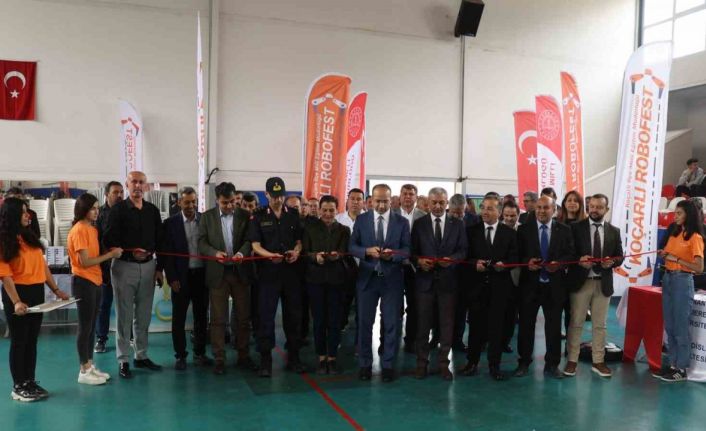 Koçarlı Robofest Yarışması renkli görüntülere sahne oluyor