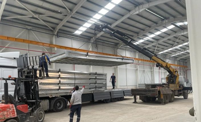 Konteynerler deprem bölgesine gönderildi