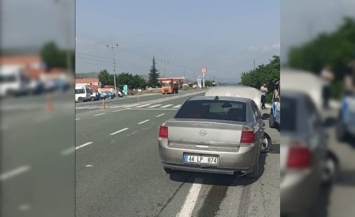 Kontrolden çıkan otomobil bariyere çarptı: 3 yaralı