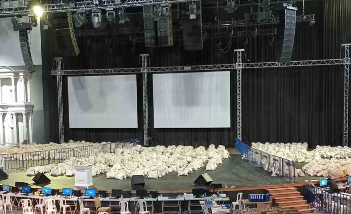 Küçükçekmece’de bin 543 oy torbası ilçe seçim kuruluna teslim edildi