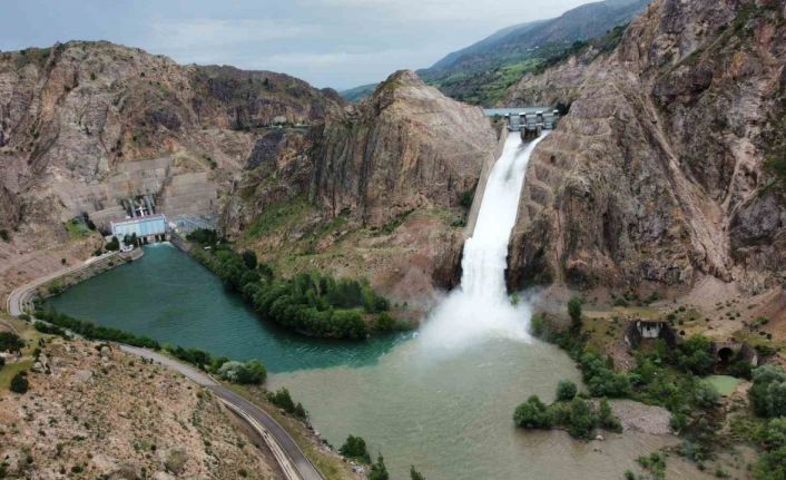 Kuraklıkla boğuşuyordu, dolup taşınca kontrollü şekilde boşaltıldı