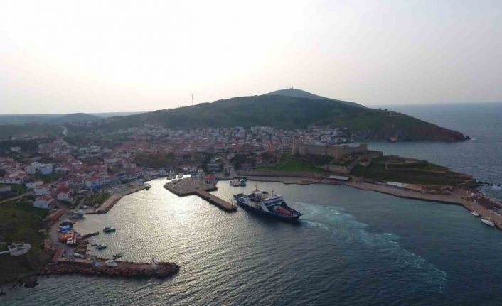 Kuzey Ege’nin turizm cenneti Bozcaada ilçesinde 3 günlük tatil için doluluk oranı yüzde 100’e ulaştı