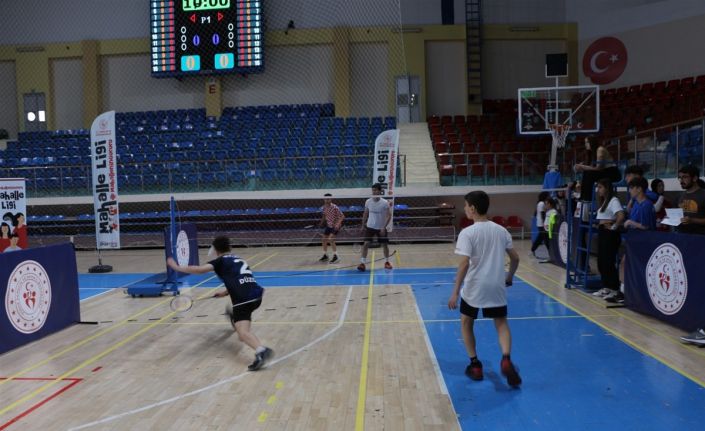 Mahalle liginde 140 sporcu yarıştı