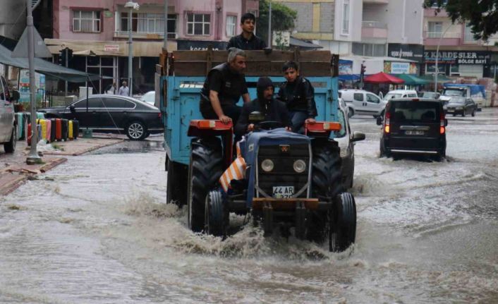 Malatya’da sağanak yağış hayatı olumsuz etkiledi