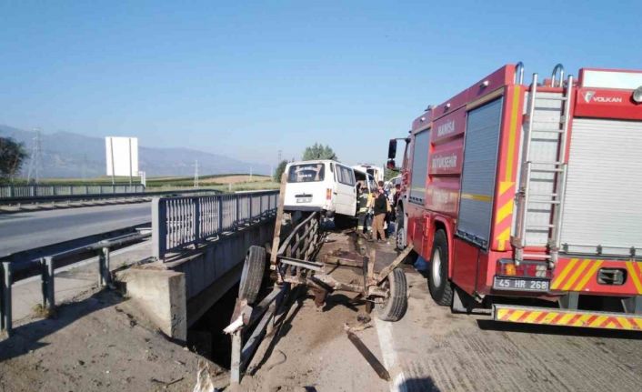 Manisa’da korkutan kaza: Aynı aileden 6 kişi ölümden döndü
