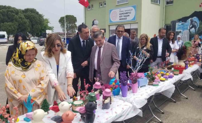 Manisa’nın ilk köy yaşam merkezinde yıl sonu sergisi açıldı