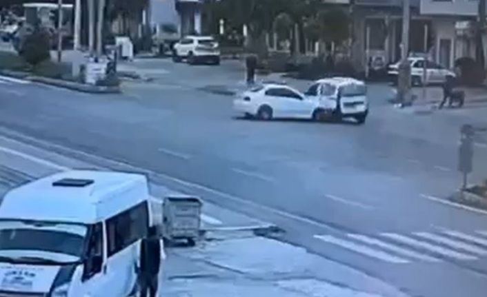 Mardin’de otomobil ile hafif ticari araç çarpıştı: 1’i ağır 3 yaralı