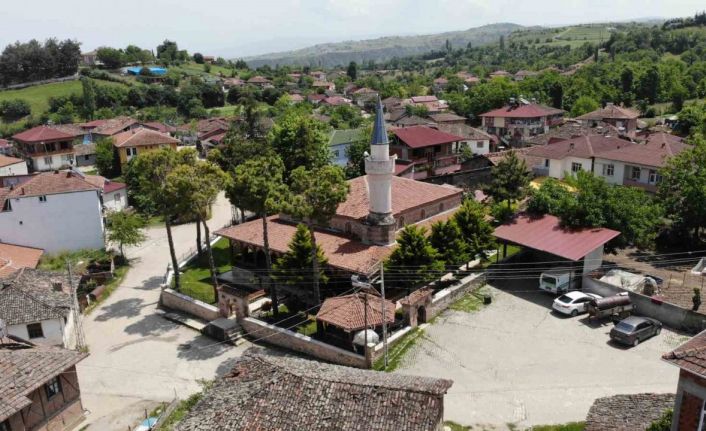 Motifleri ve özellikleriyle dikkat çeken cami, tarihiyle tartışmalara neden oluyor