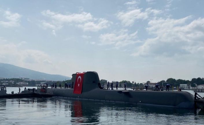 MSB: "Yeni tip denizaltı projesinin ikinci gemisi Hızırreis suya indirildi."