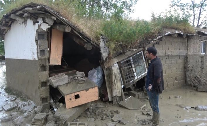 Muş’ta sağanak sele neden oldu: 7 ev 1 araç hasar gördü